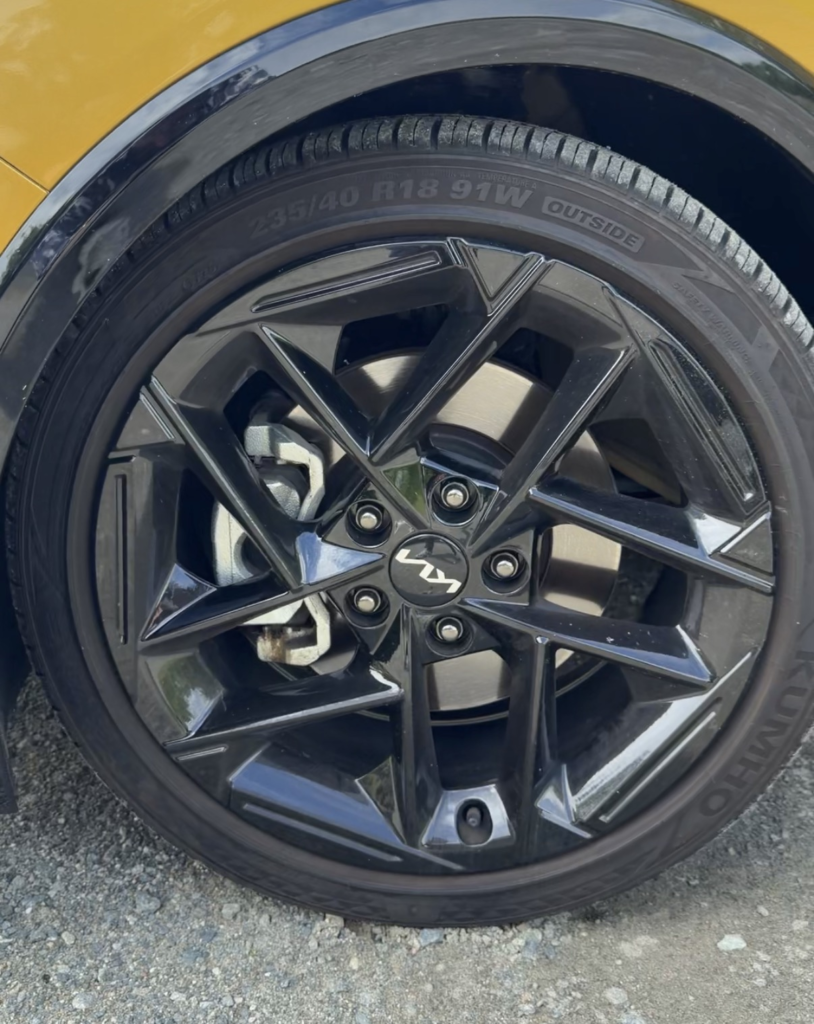 Gloss black 18-inch wheel and Kumho tire on the 2026 Kia K4 GT-Line Turbo