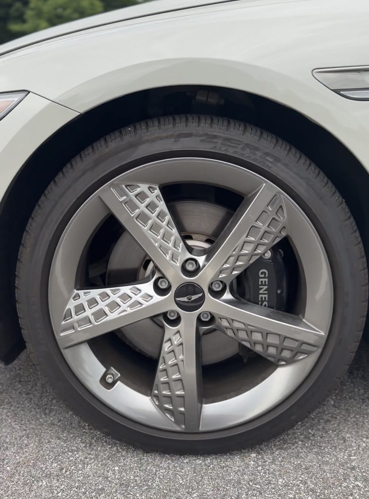 2025 Genesis G80 20-inch sport wheel with monobloc brake caliper