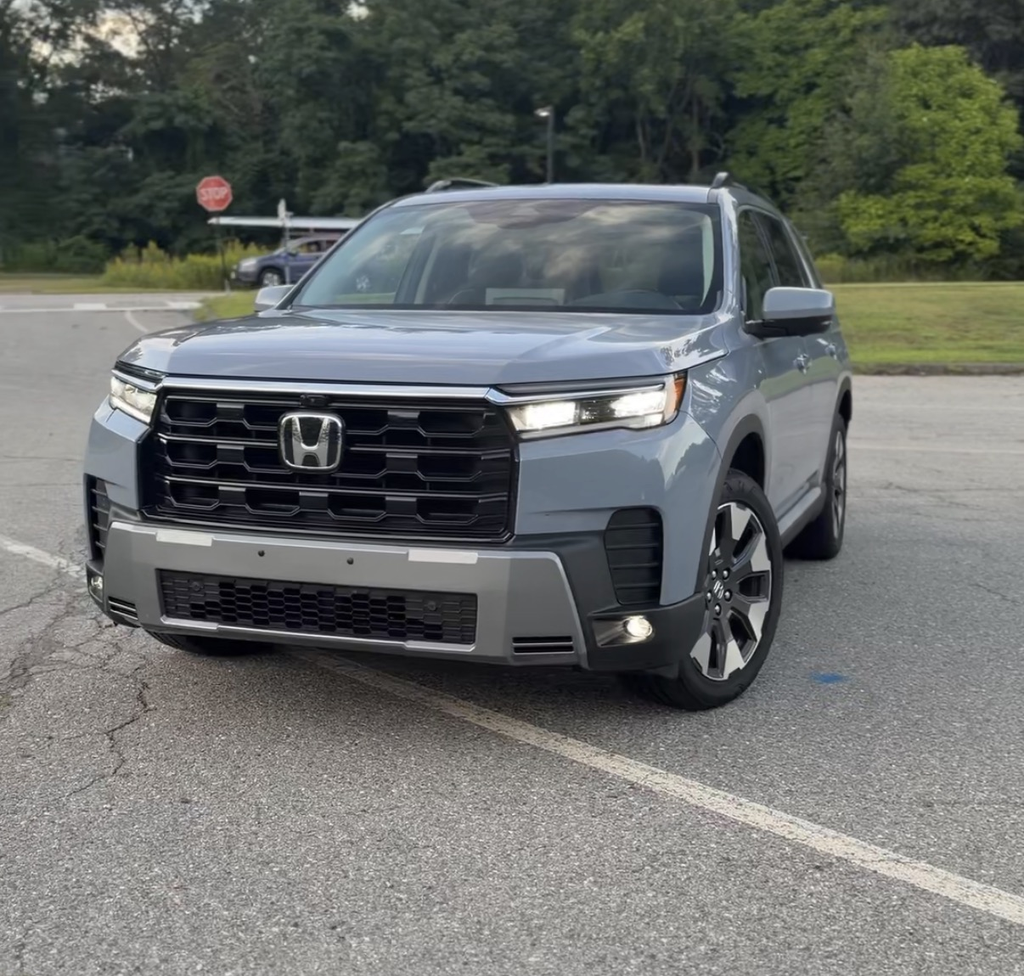 2026 Honda Pilot Elite front view showing the two-tone facelift grille and LED headlights
