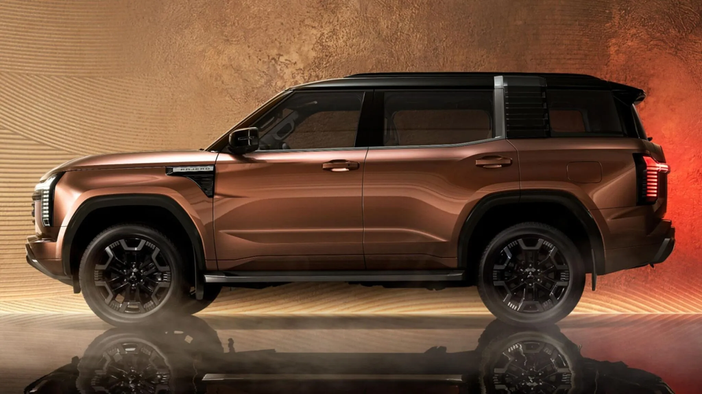 2027 Mitsubishi Pajero side profile in bronze showing the first-generation-inspired C-pillars and black roof